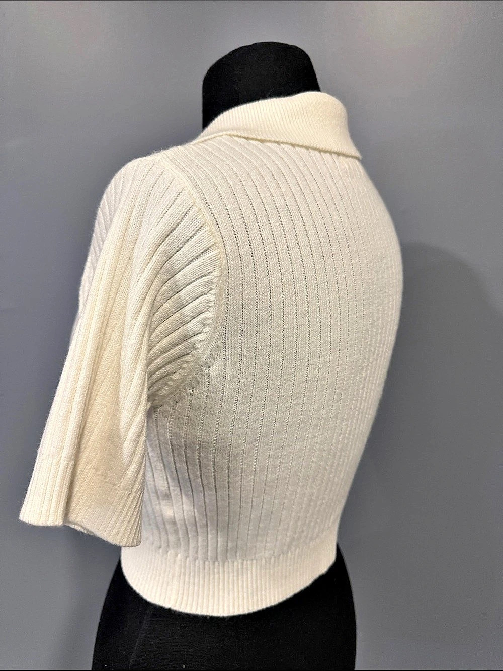 Ardene V-Neck Sweater in White Size Medium Like New - Picture 3 of 5